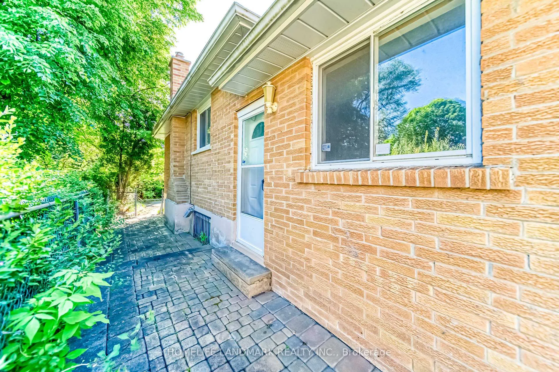 Photo 19 of 113 Fred Varley Drive W, Markham, Unionville — HOMEH