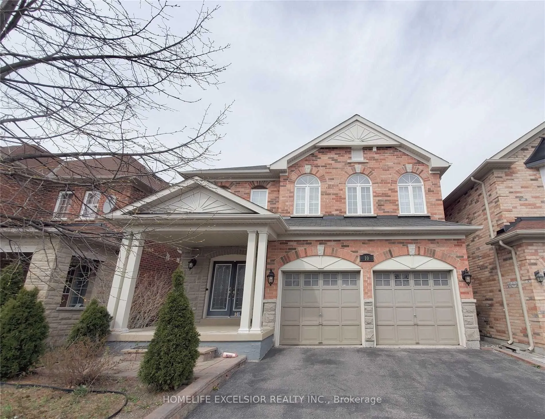 Front of 10 Kentview Crescent