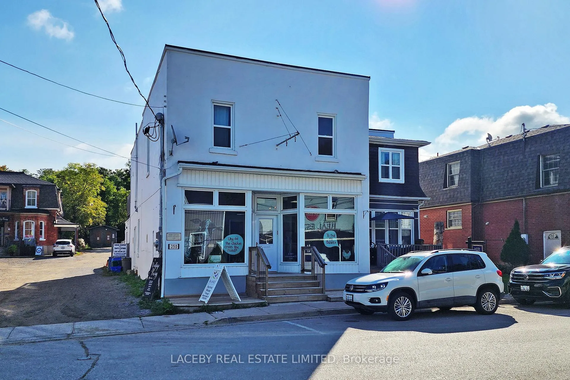 Photo 4 of 250 Main Street, King, Schomberg — HOMEH