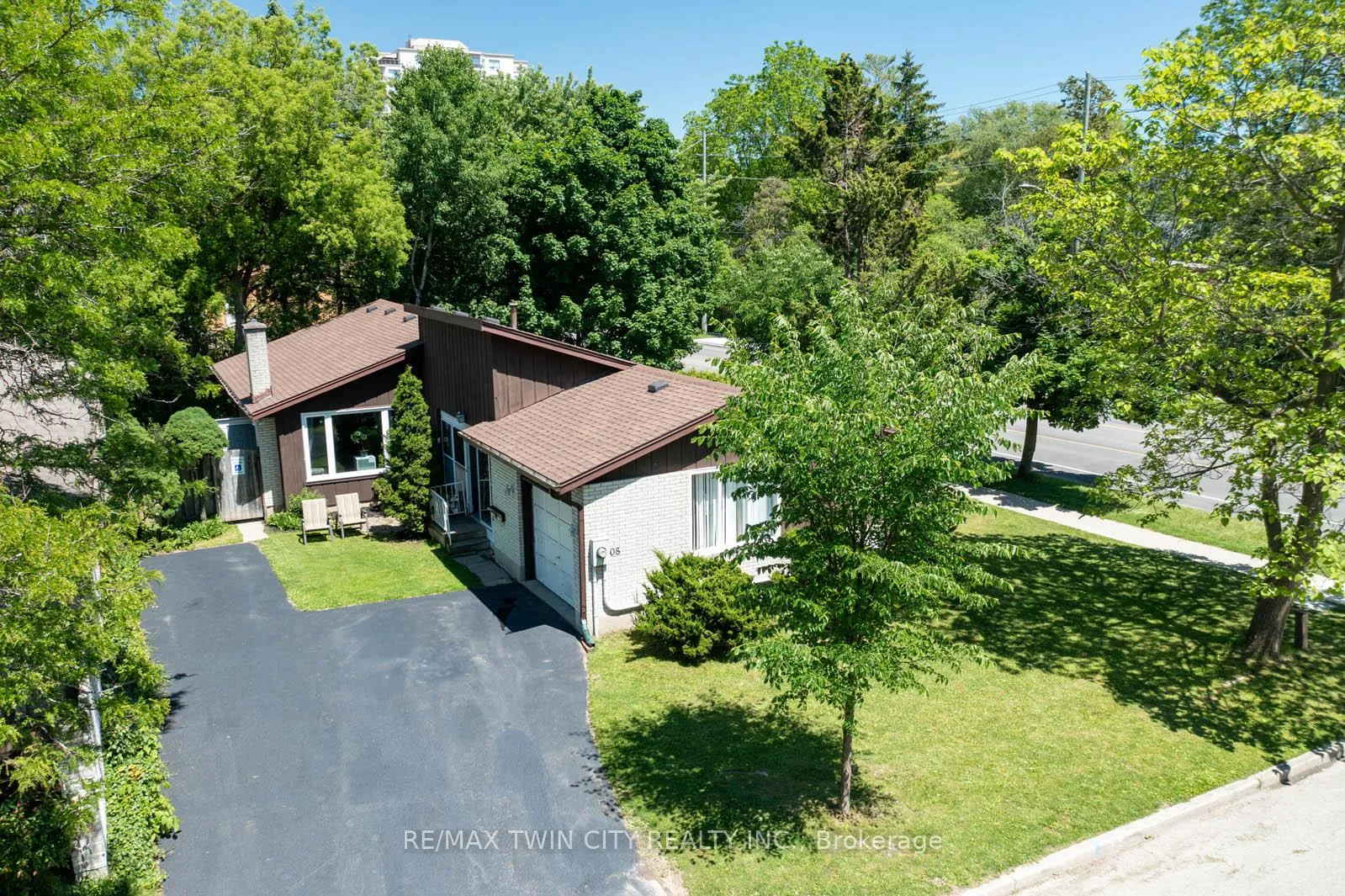Photo 2 of 108 Keats Way Place, Waterloo — HOMEH