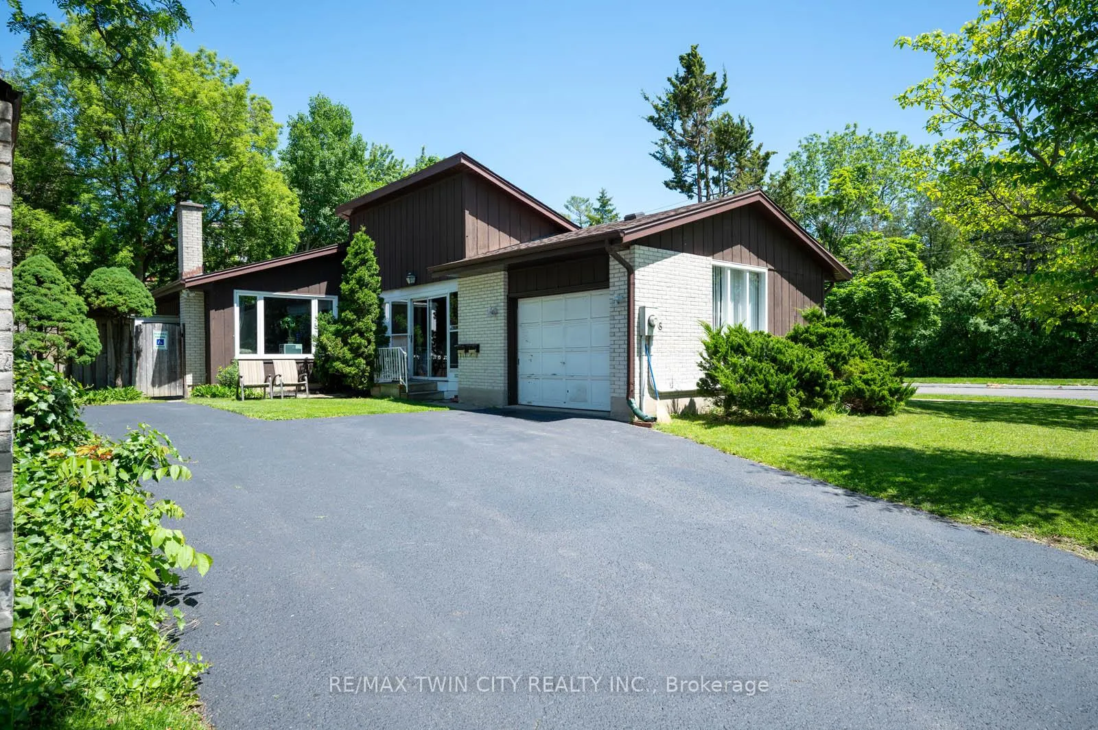Photo 4 of 108 Keats Way Place, Waterloo — HOMEH
