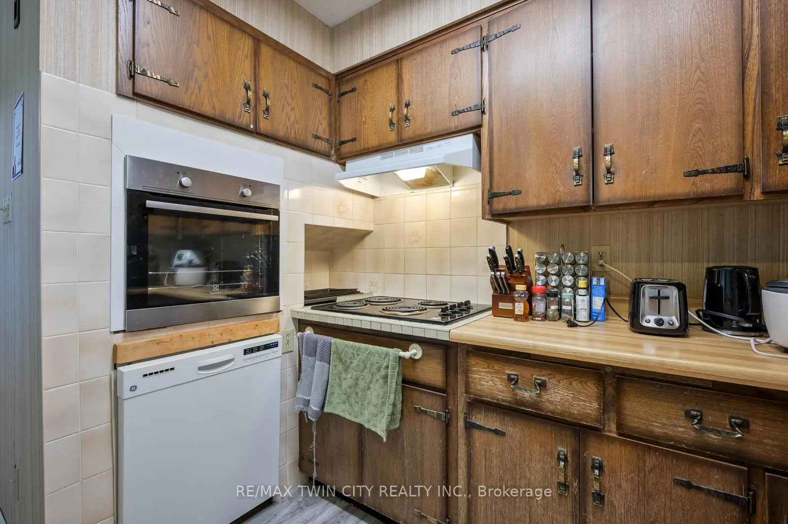 Photo 9 of 108 Keats Way Place, Waterloo — HOMEH