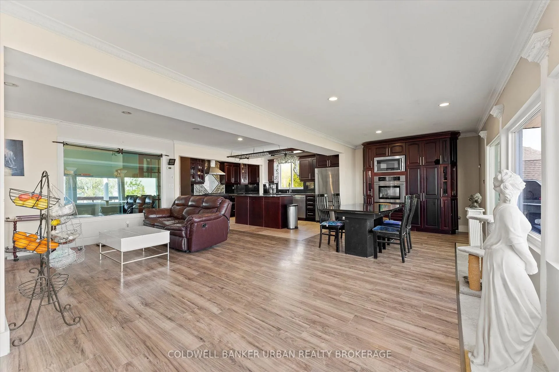 Photo 4 of 1342 Shoreline Avenue, Tecumseh — HOMEH