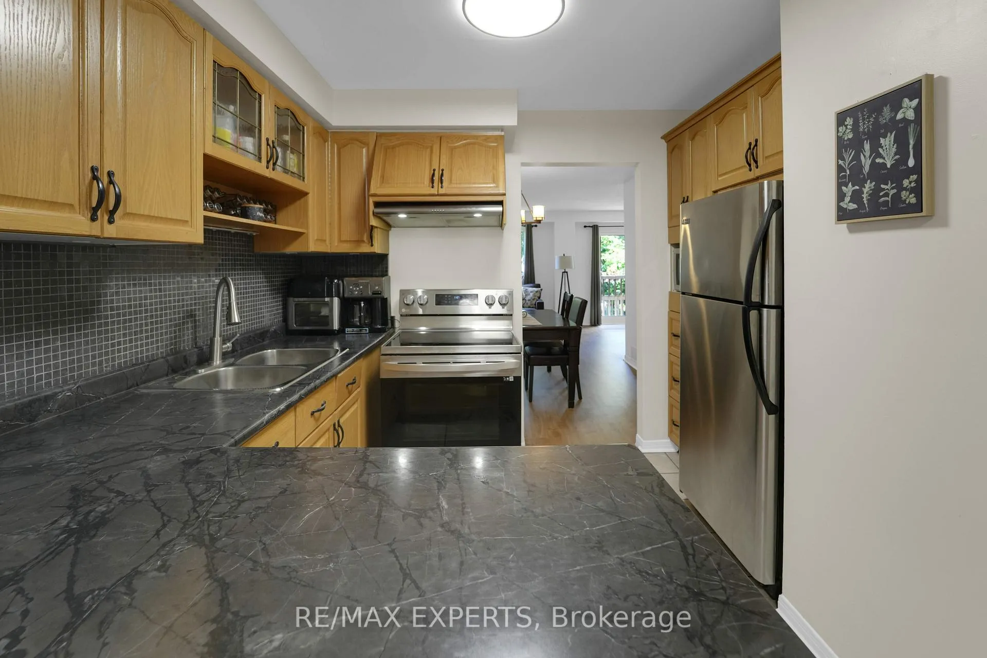 Photo 5 of 14 Snider Drive, Markham, Old Markham Village — HOMEH