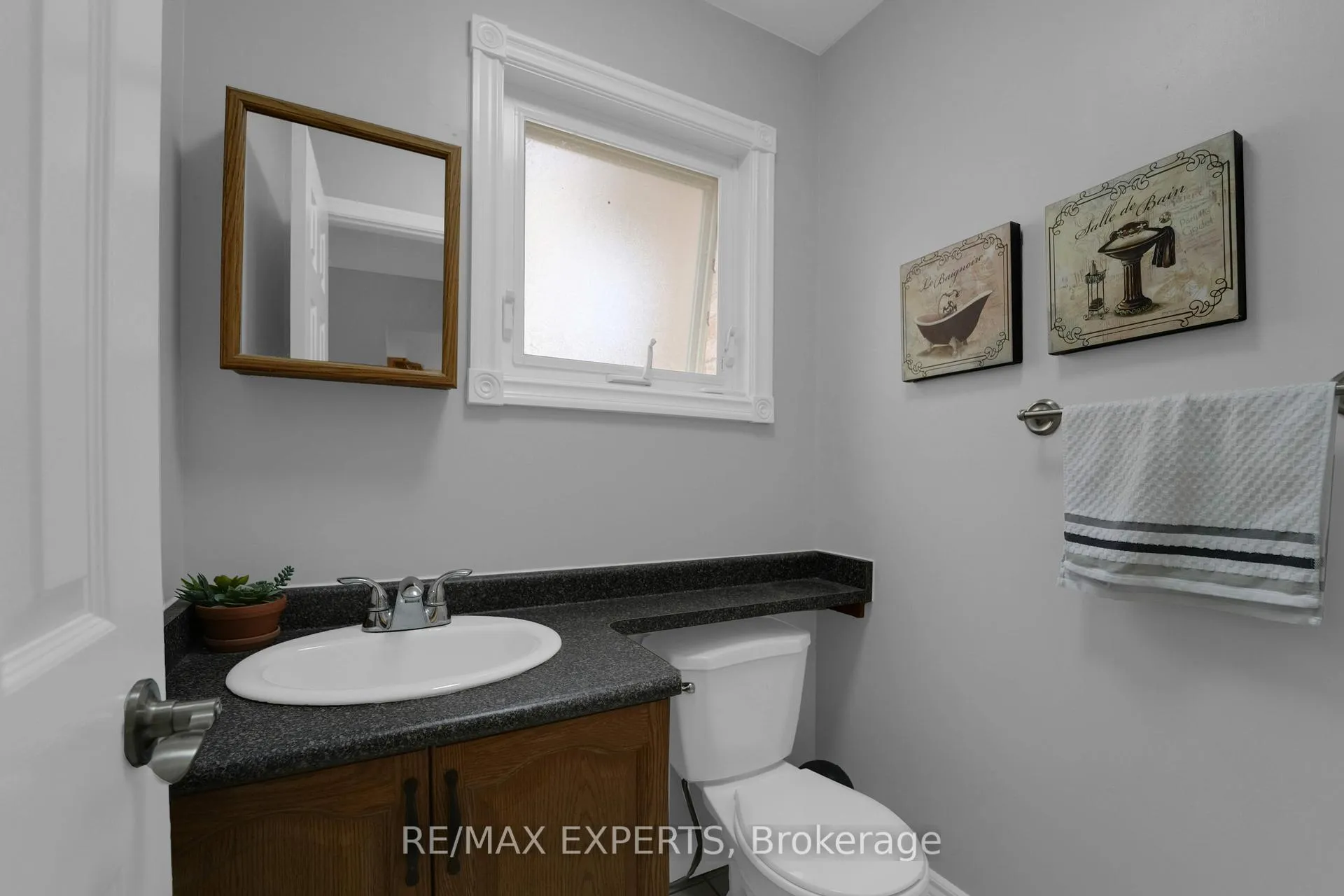 Photo 9 of 14 Snider Drive, Markham, Old Markham Village — HOMEH