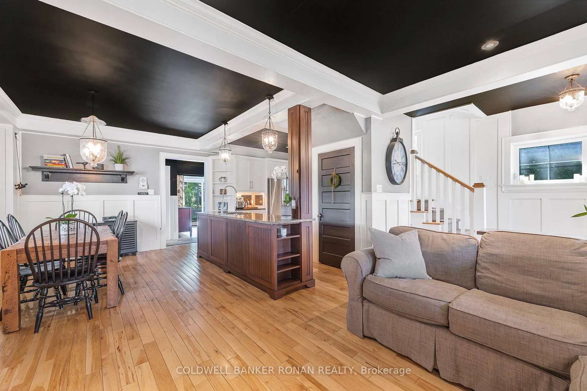 Photo 7 of 7597 County Rd 9, Clearview, Creemore — HOMEH