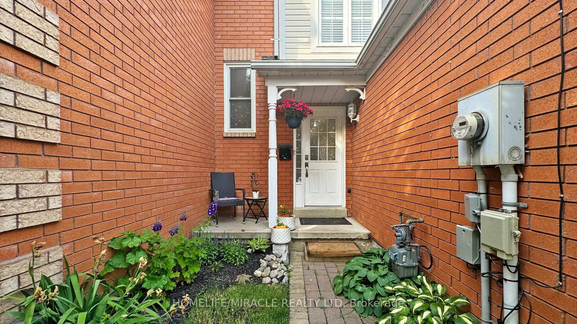 Photo 4 of 1711 Woodgate Trail, Oshawa, Samac — HOMEH