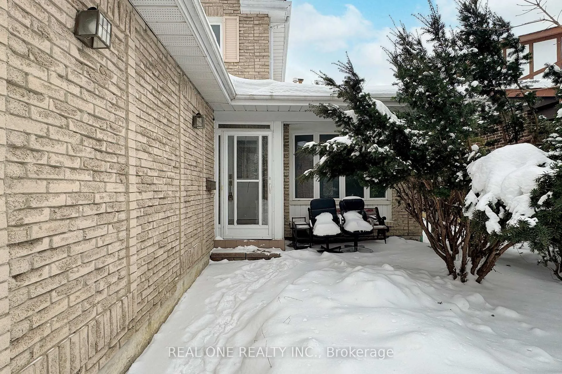 Photo 2 of 86 Breckonwood Crescent, Markham, Aileen-Willowbrook — HOMEH