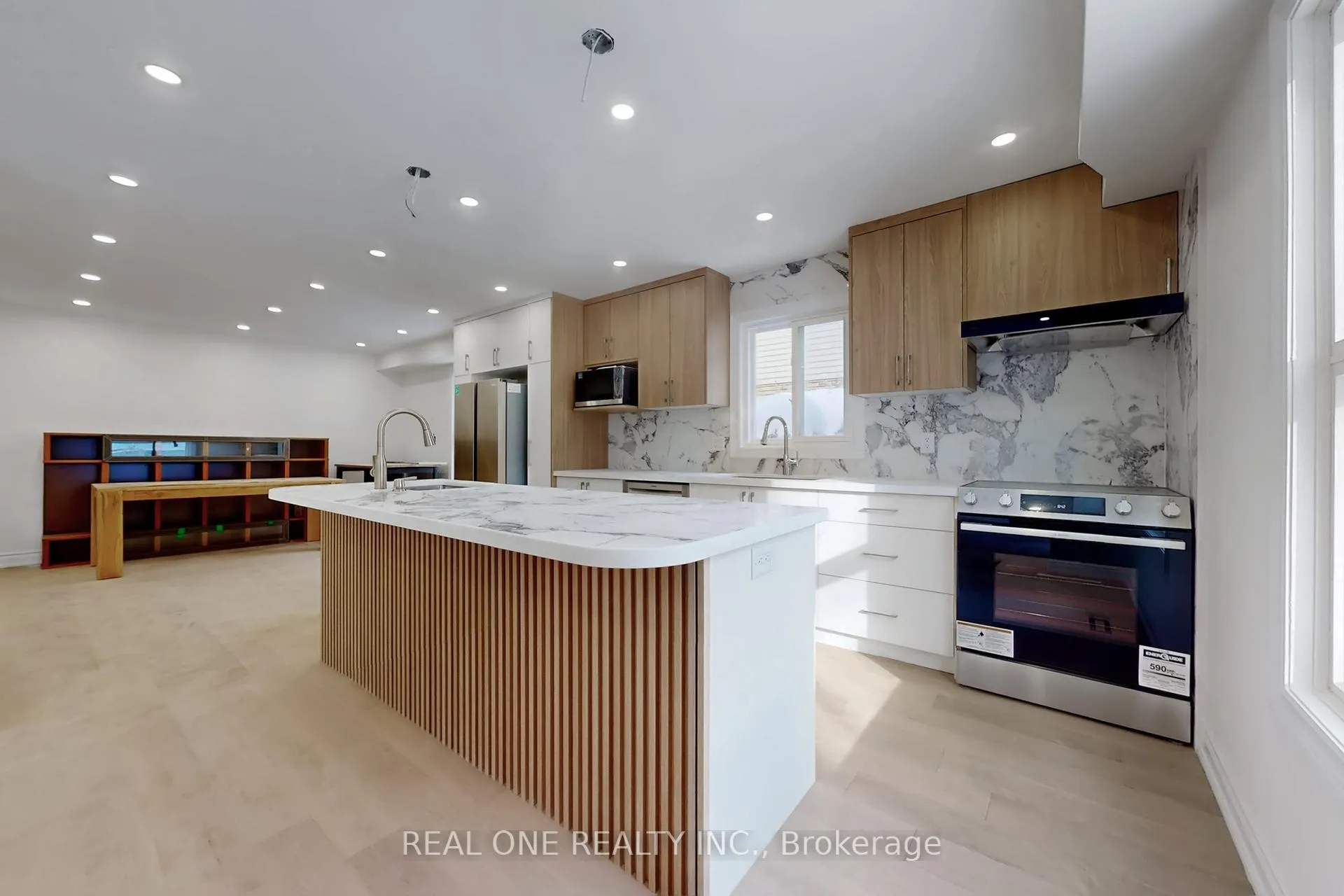 Photo 8 of 86 Breckonwood Crescent, Markham, Aileen-Willowbrook — HOMEH