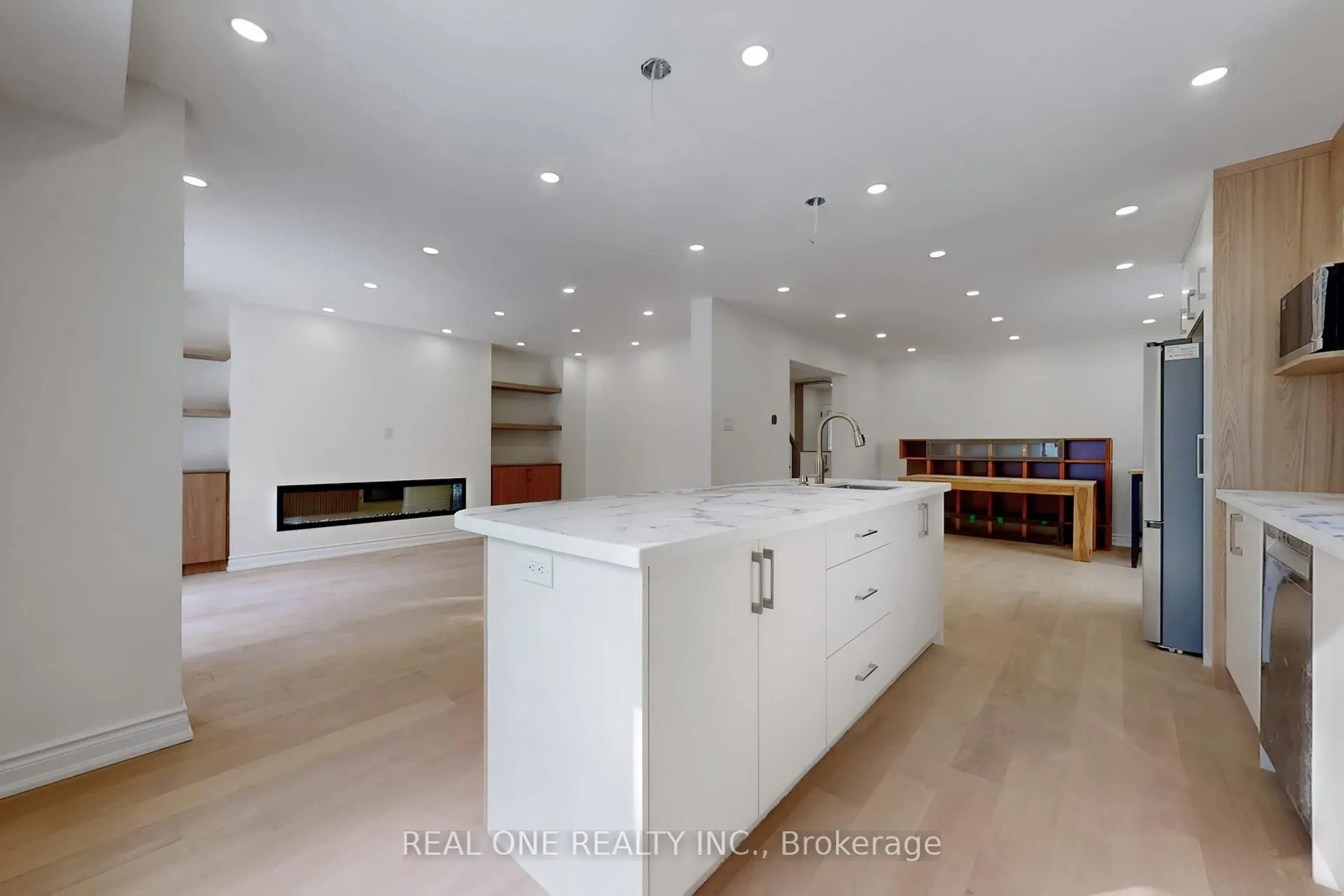 Photo 10 of 86 Breckonwood Crescent, Markham, Aileen-Willowbrook — HOMEH