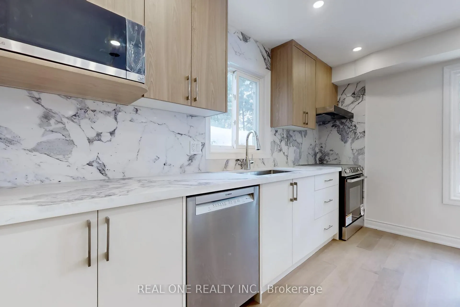 Photo 11 of 86 Breckonwood Crescent, Markham, Aileen-Willowbrook — HOMEH