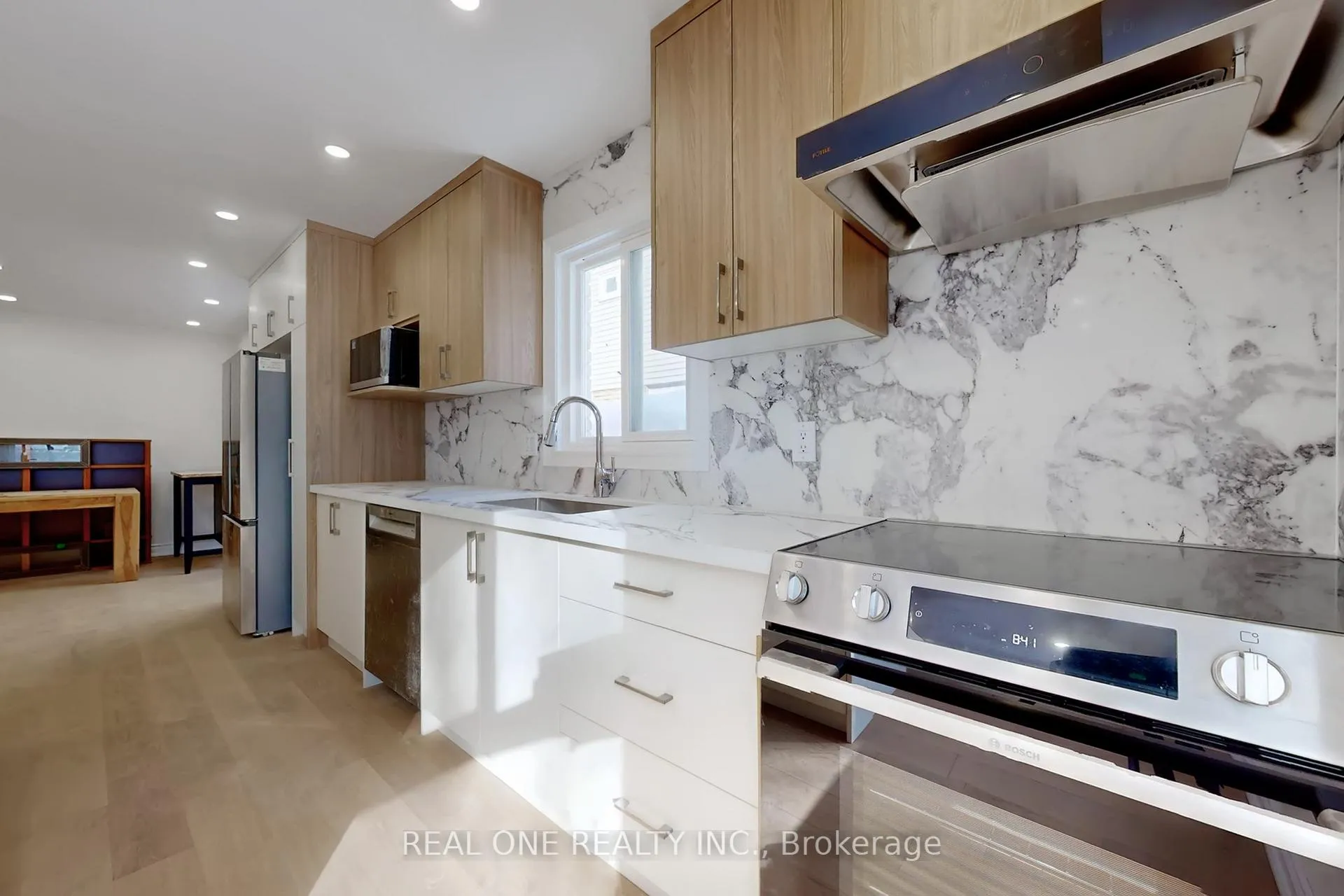 Photo 12 of 86 Breckonwood Crescent, Markham, Aileen-Willowbrook — HOMEH