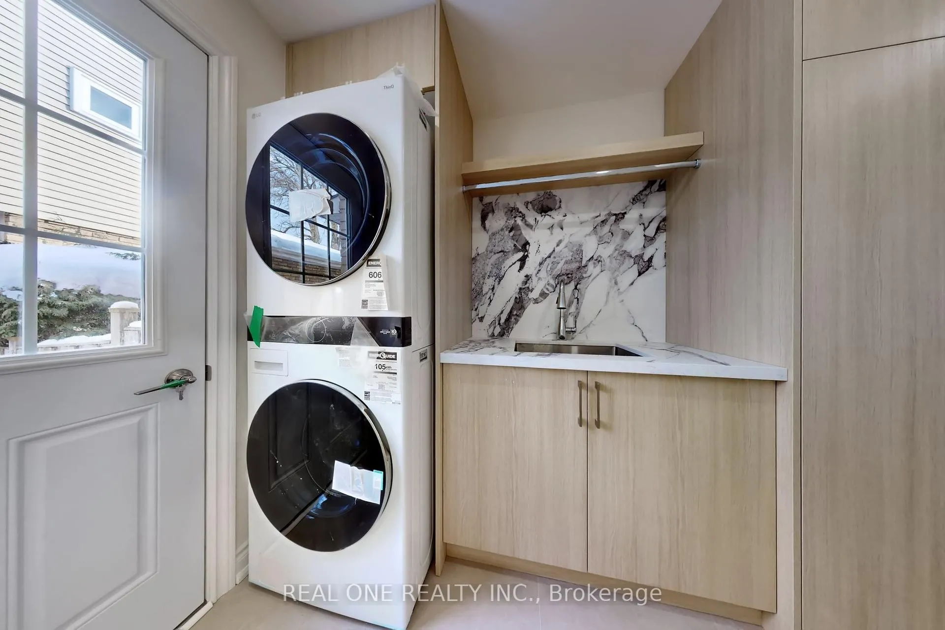 Photo 20 of 86 Breckonwood Crescent, Markham, Aileen-Willowbrook — HOMEH