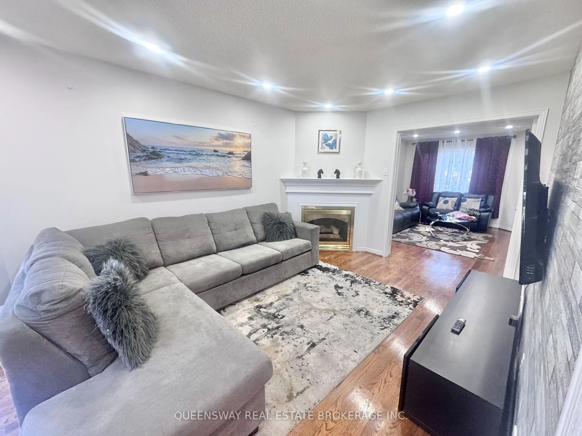 Photo 5 of 2 Fieldcrest Avenue, Clarington, Courtice — HOMEH