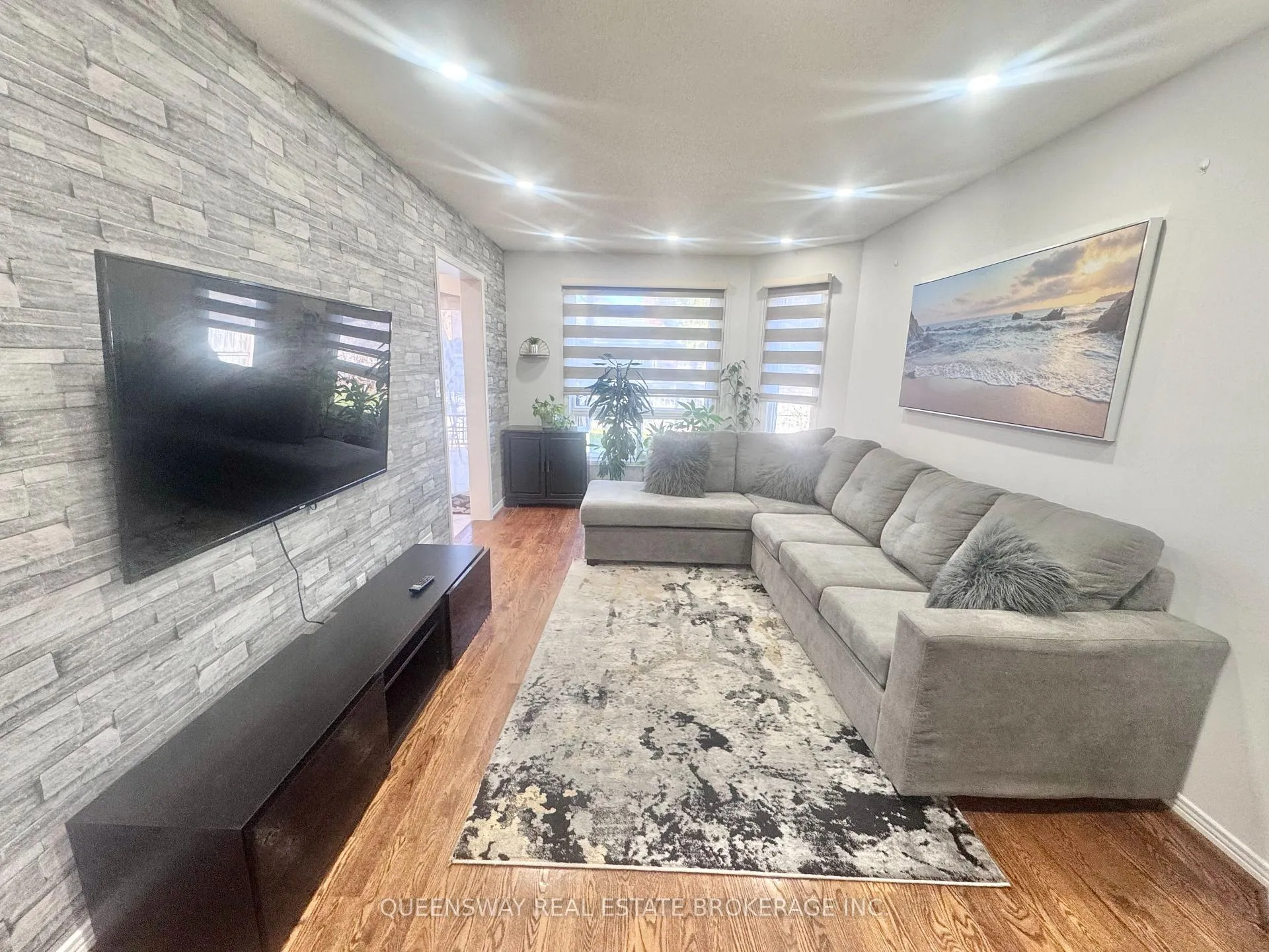 Photo 6 of 2 Fieldcrest Avenue, Clarington, Courtice — HOMEH