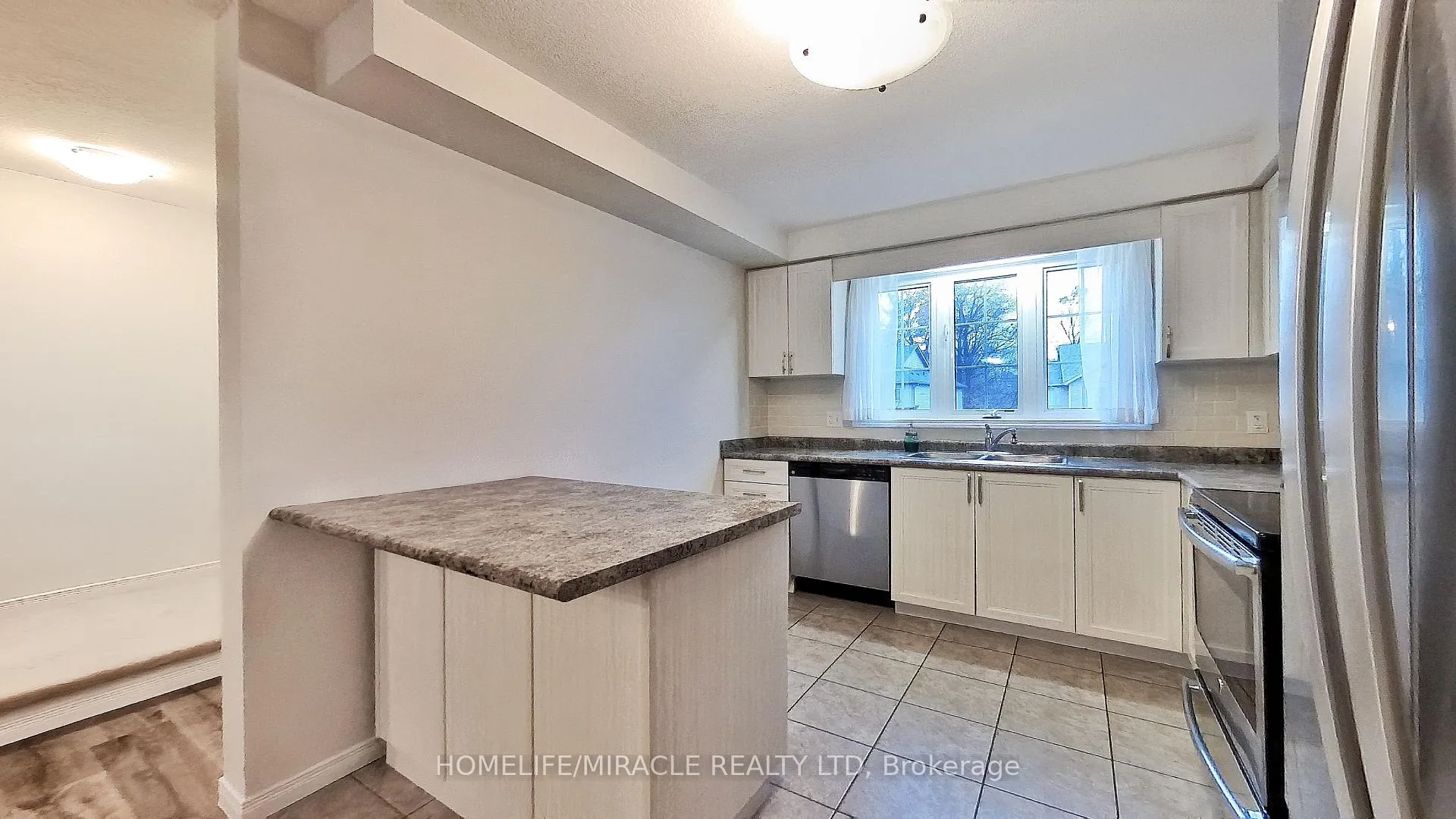 Photo 13 of 184 Maitland Street, Kitchener, Huron Park — HOMEH