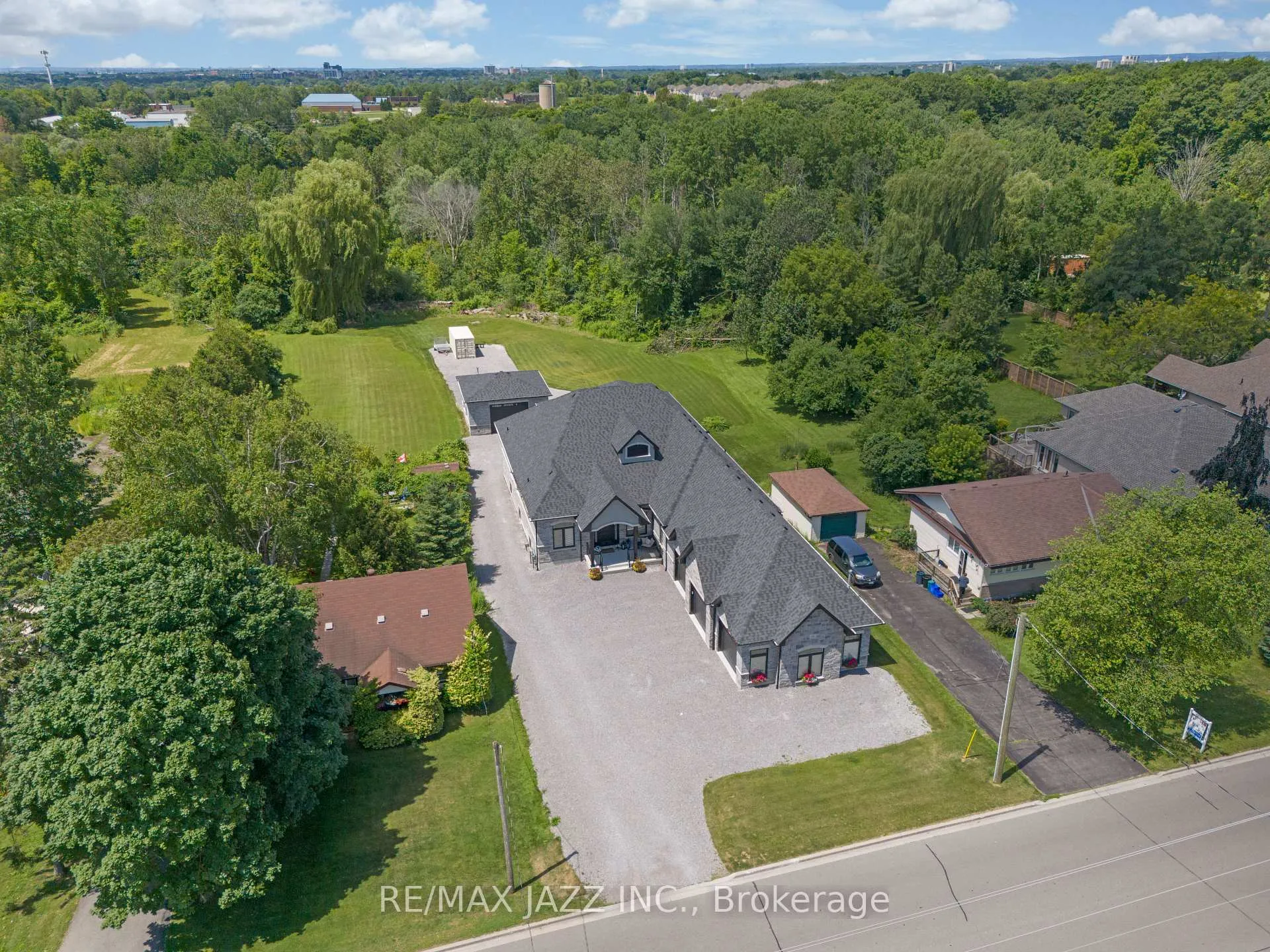 Photo 4 of 60 Varcoe Road, Clarington, Courtice — HOMEH