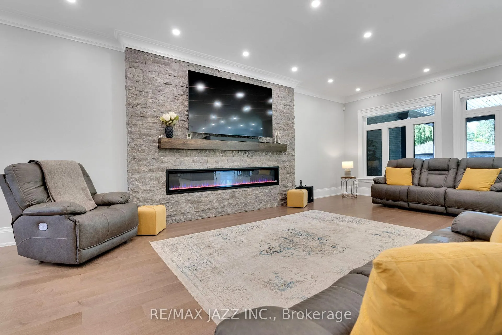 Photo 13 of 60 Varcoe Road, Clarington, Courtice — HOMEH