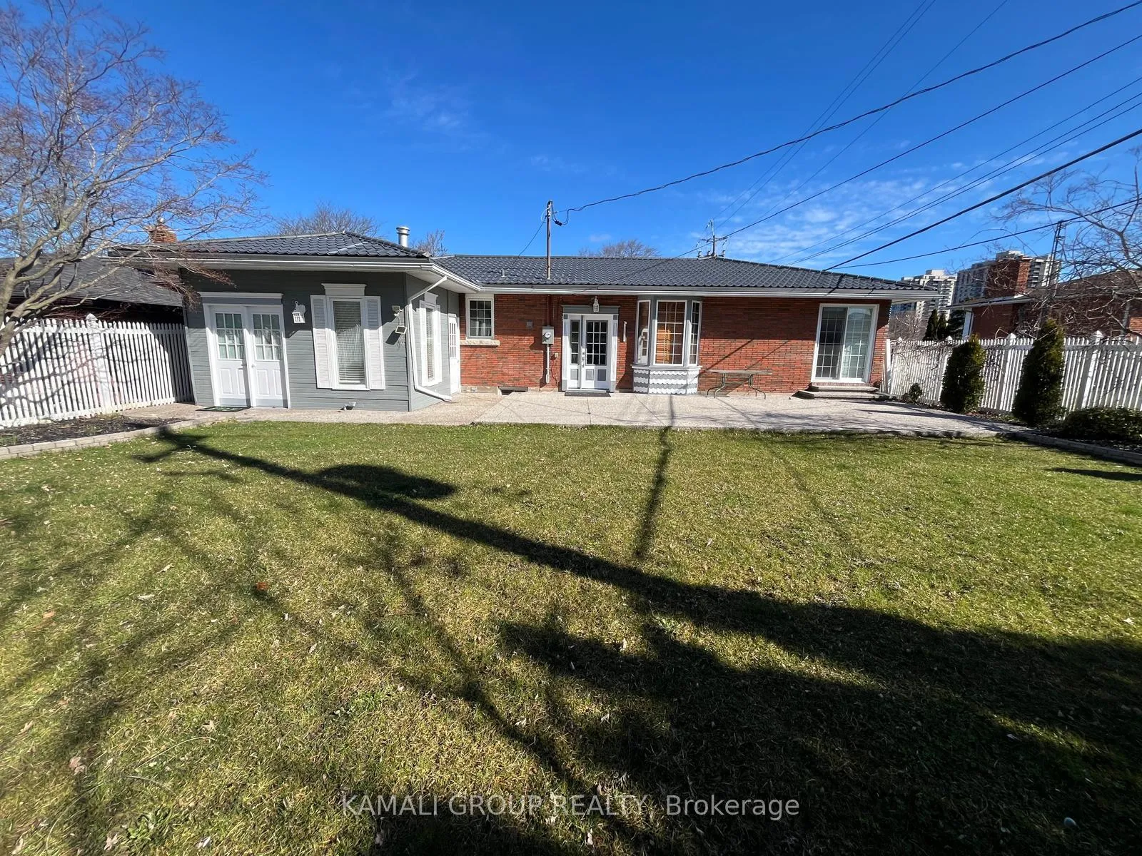 Front of Unit 3, 36 Oakridge Avenue