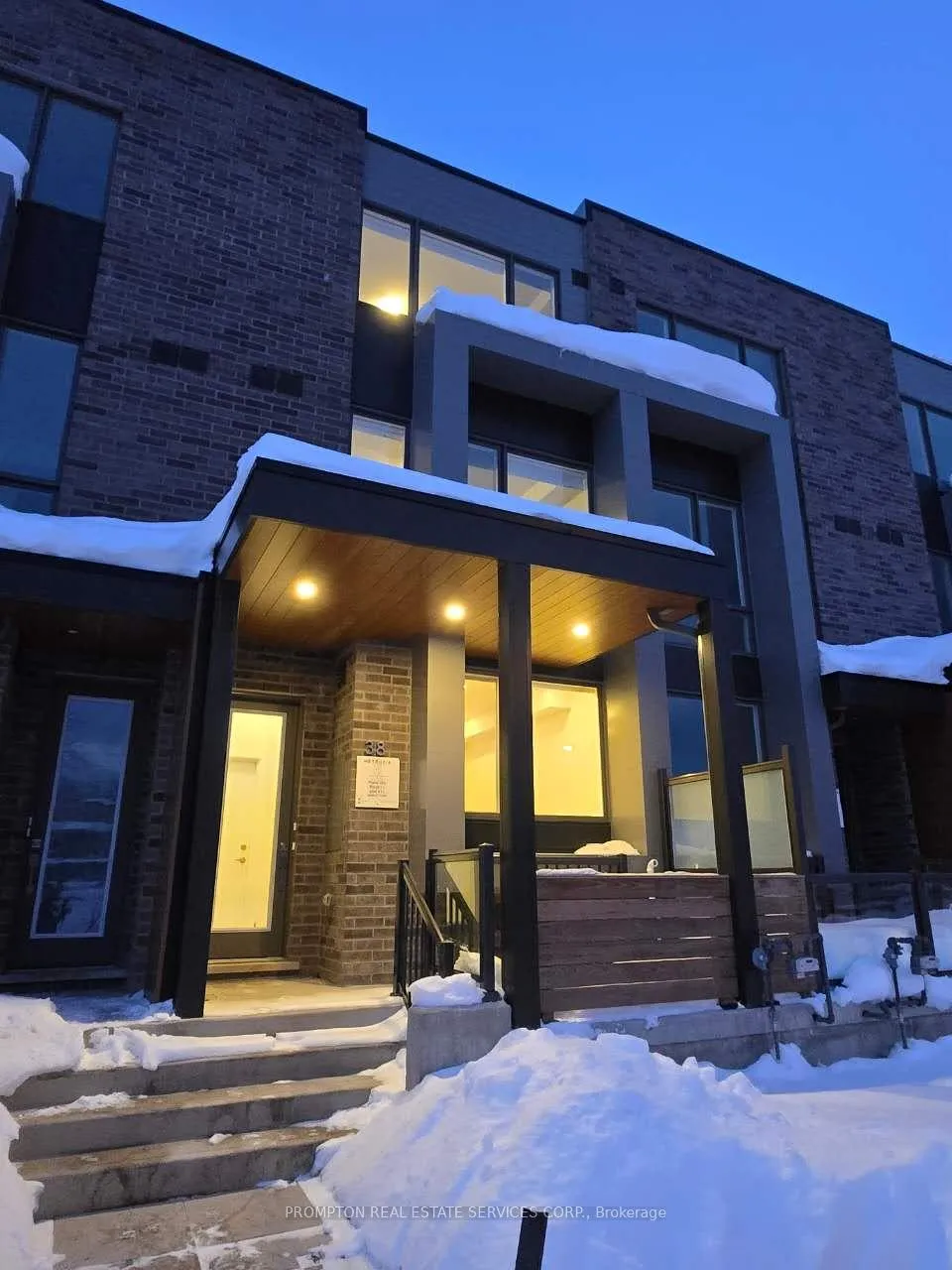 Photo 2 of 38 Green Gardens Boulevard, Toronto, Englemount-Lawrence — HOMEH