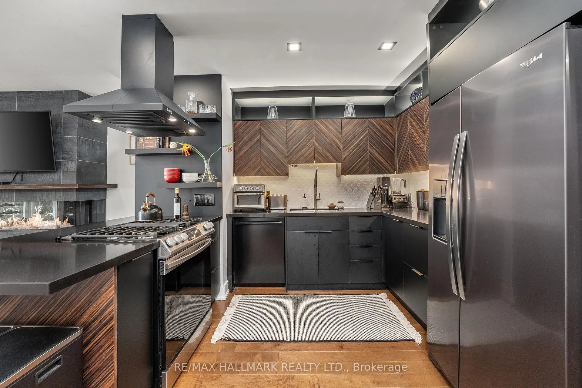 Photo 5 of Unit Upper, 2nd/3rd Floor, 13 Woodfield Road, Toronto, Greenwood-Coxwell — HOMEH