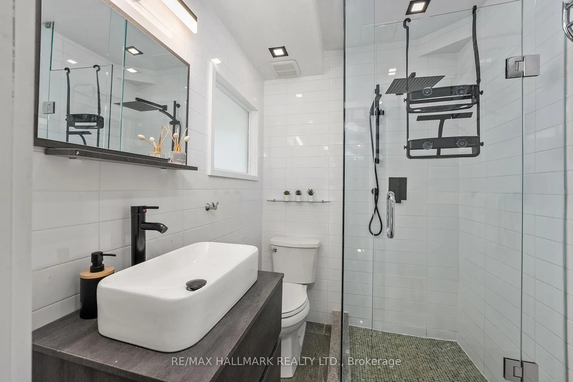 Photo 10 of Unit Upper, 2nd/3rd Floor, 13 Woodfield Road, Toronto, Greenwood-Coxwell — HOMEH
