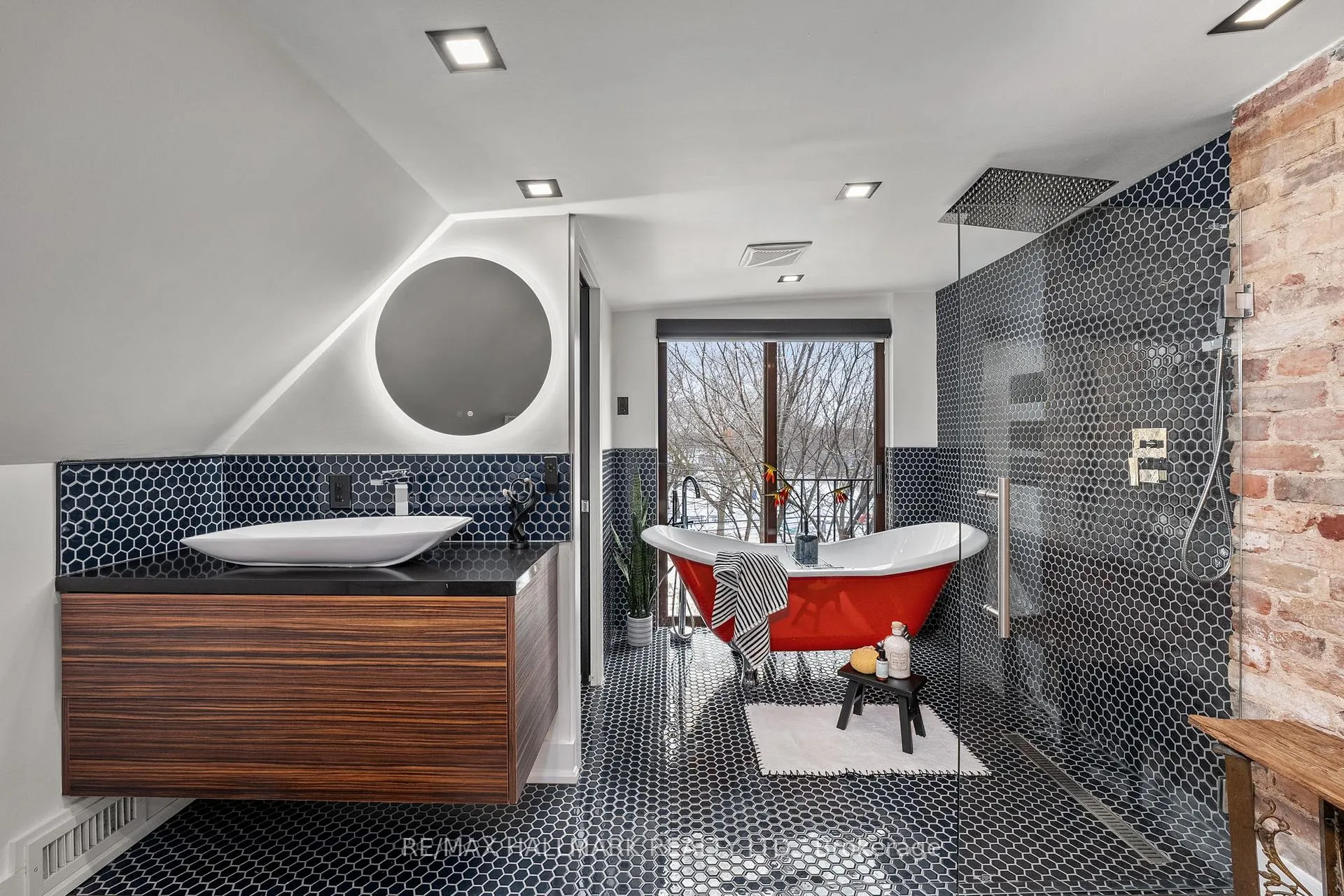 Photo 12 of Unit Upper, 2nd/3rd Floor, 13 Woodfield Road, Toronto, Greenwood-Coxwell — HOMEH
