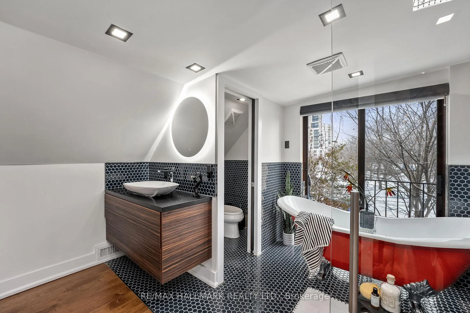 Photo 14 of Unit Upper, 2nd/3rd Floor, 13 Woodfield Road, Toronto, Greenwood-Coxwell — HOMEH