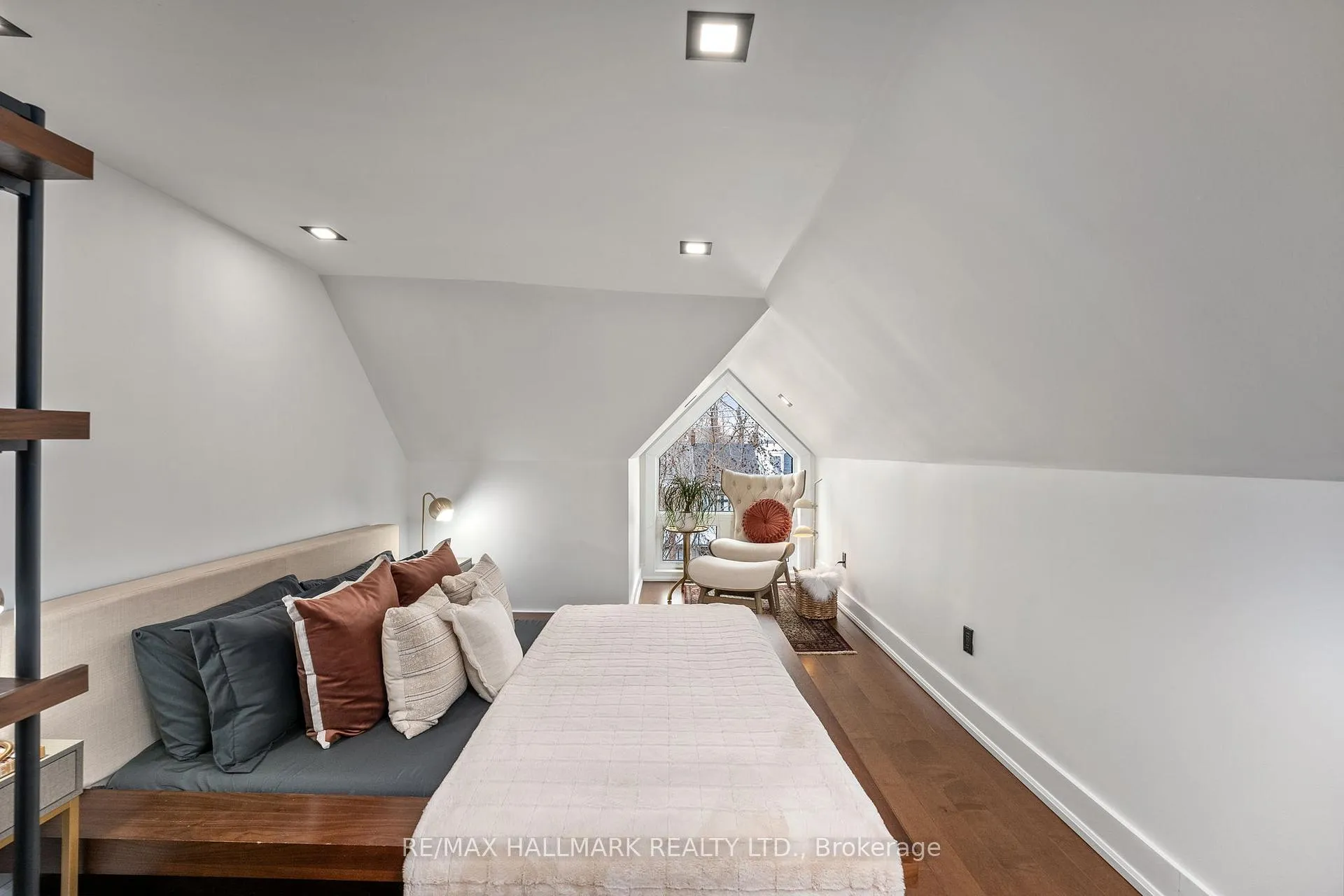 Photo 16 of Unit Upper, 2nd/3rd Floor, 13 Woodfield Road, Toronto, Greenwood-Coxwell — HOMEH