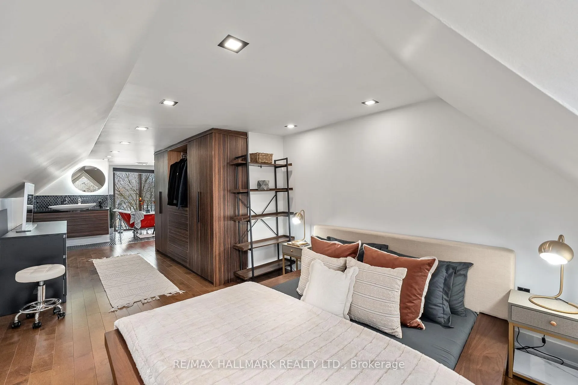Photo 17 of Unit Upper, 2nd/3rd Floor, 13 Woodfield Road, Toronto, Greenwood-Coxwell — HOMEH