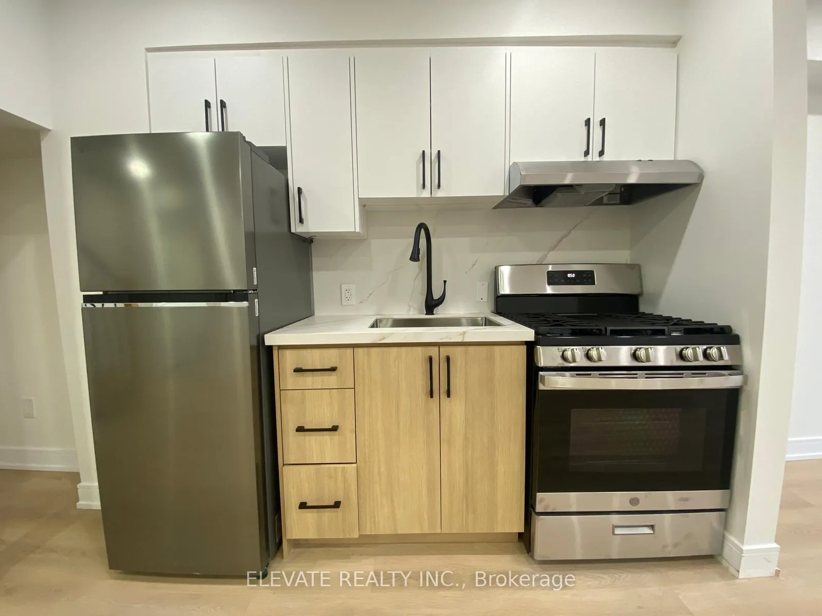 Photo 3 of Unit 2, 462 Northcliffe Boulevard, Toronto, Oakwood Village — HOMEH