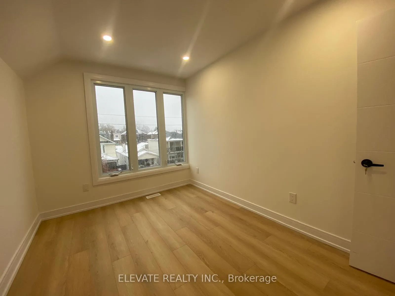 Photo 10 of Unit 2, 462 Northcliffe Boulevard, Toronto, Oakwood Village — HOMEH