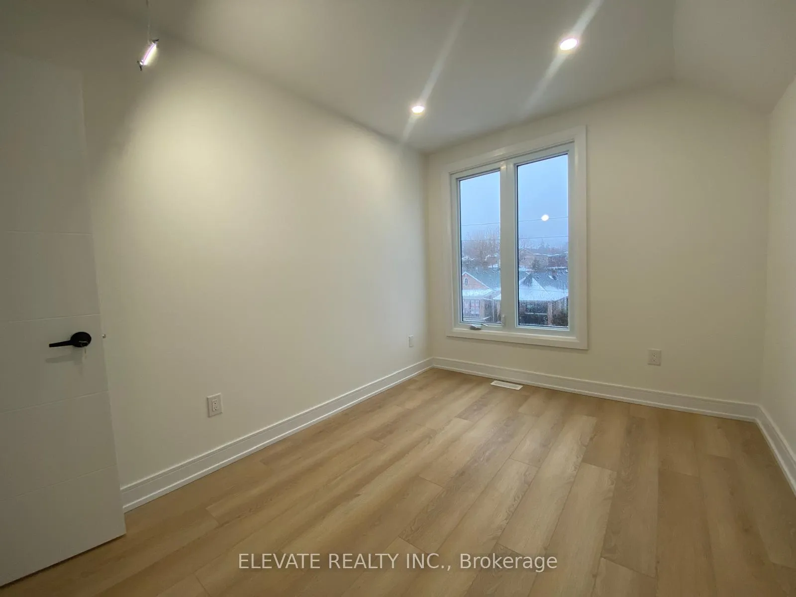 Photo 12 of Unit 2, 462 Northcliffe Boulevard, Toronto, Oakwood Village — HOMEH