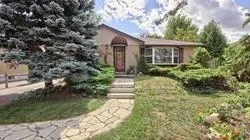 Front of 520 Lynett Crescent