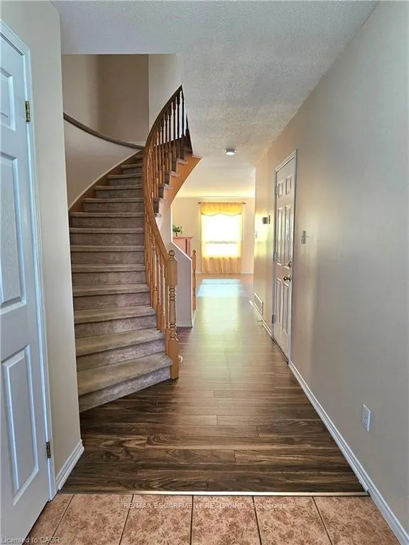 Photo 3 of 74 Foxborough Drive, Hamilton, Ancaster — HOMEH