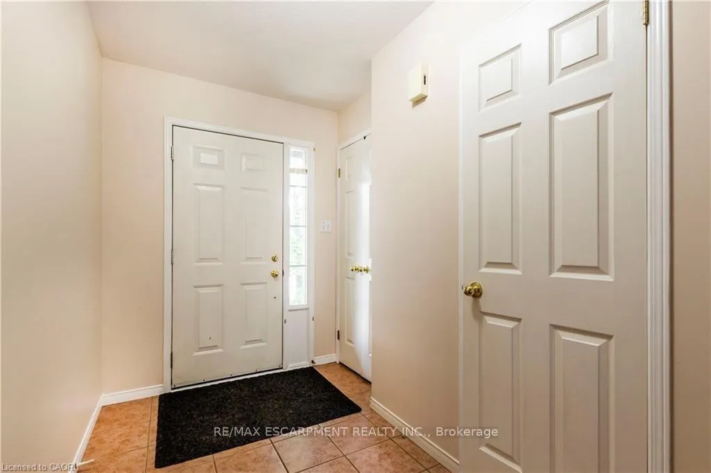 Photo 4 of 74 Foxborough Drive, Hamilton, Ancaster — HOMEH