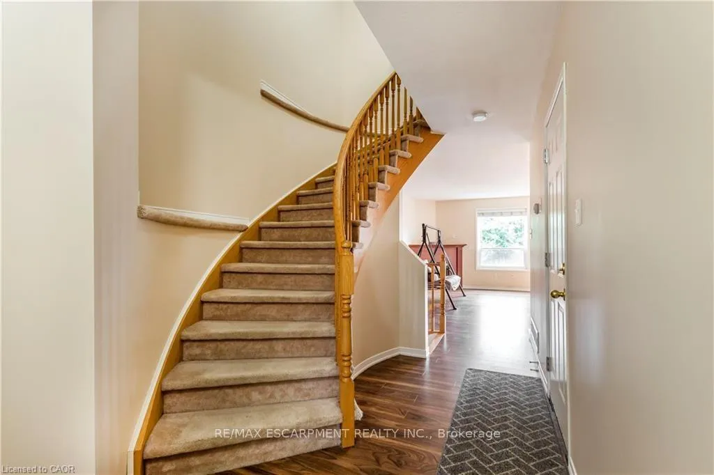 Photo 7 of 74 Foxborough Drive, Hamilton, Ancaster — HOMEH