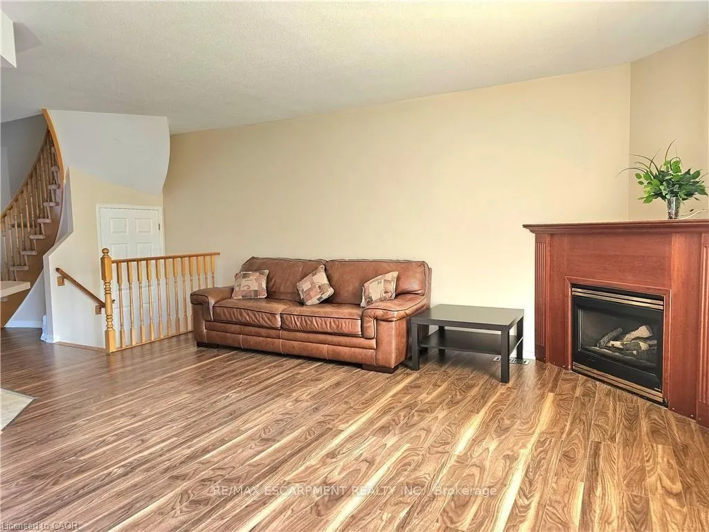 Photo 8 of 74 Foxborough Drive, Hamilton, Ancaster — HOMEH
