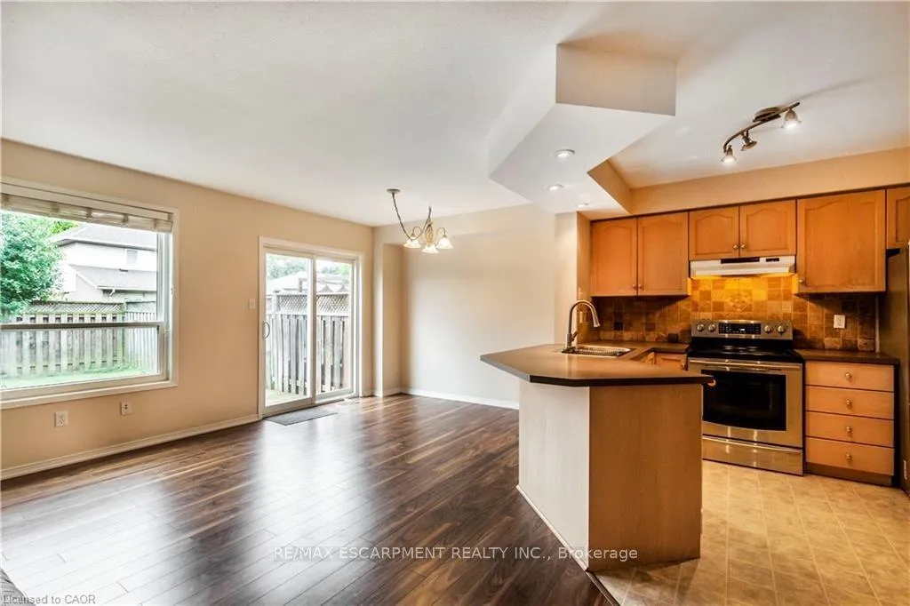 Photo 9 of 74 Foxborough Drive, Hamilton, Ancaster — HOMEH