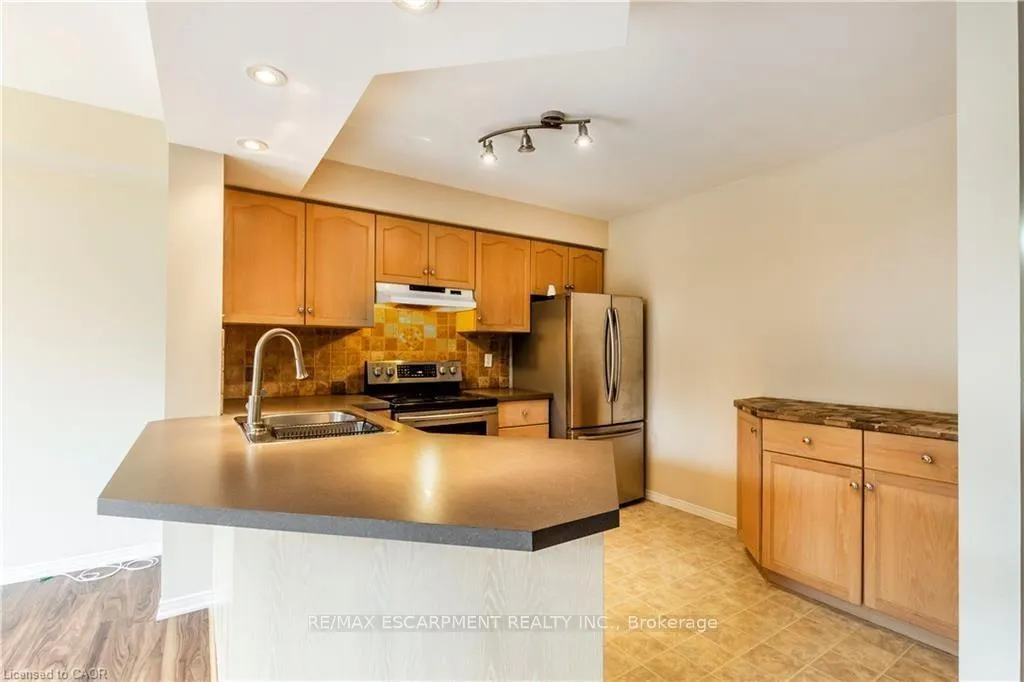 Photo 12 of 74 Foxborough Drive, Hamilton, Ancaster — HOMEH