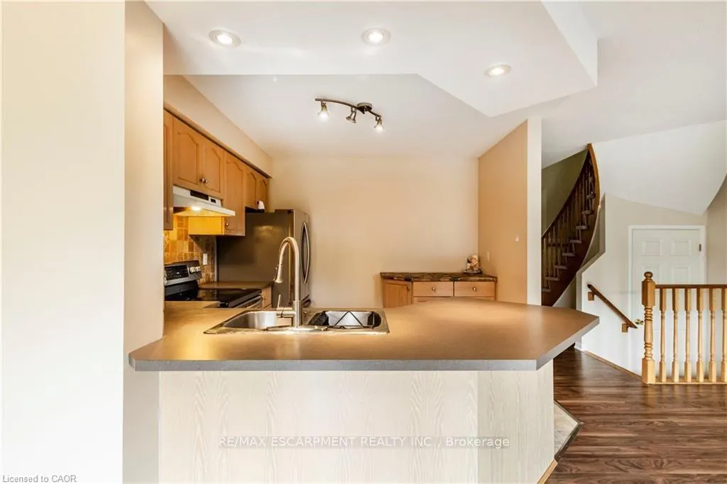 Photo 13 of 74 Foxborough Drive, Hamilton, Ancaster — HOMEH