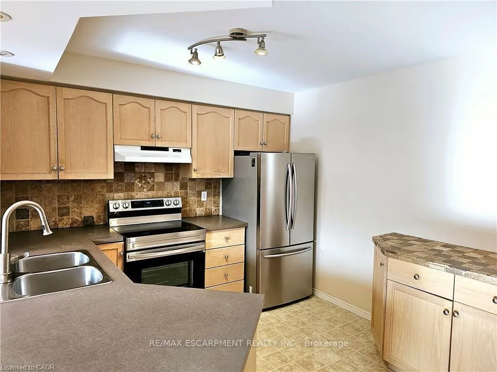 Photo 14 of 74 Foxborough Drive, Hamilton, Ancaster — HOMEH