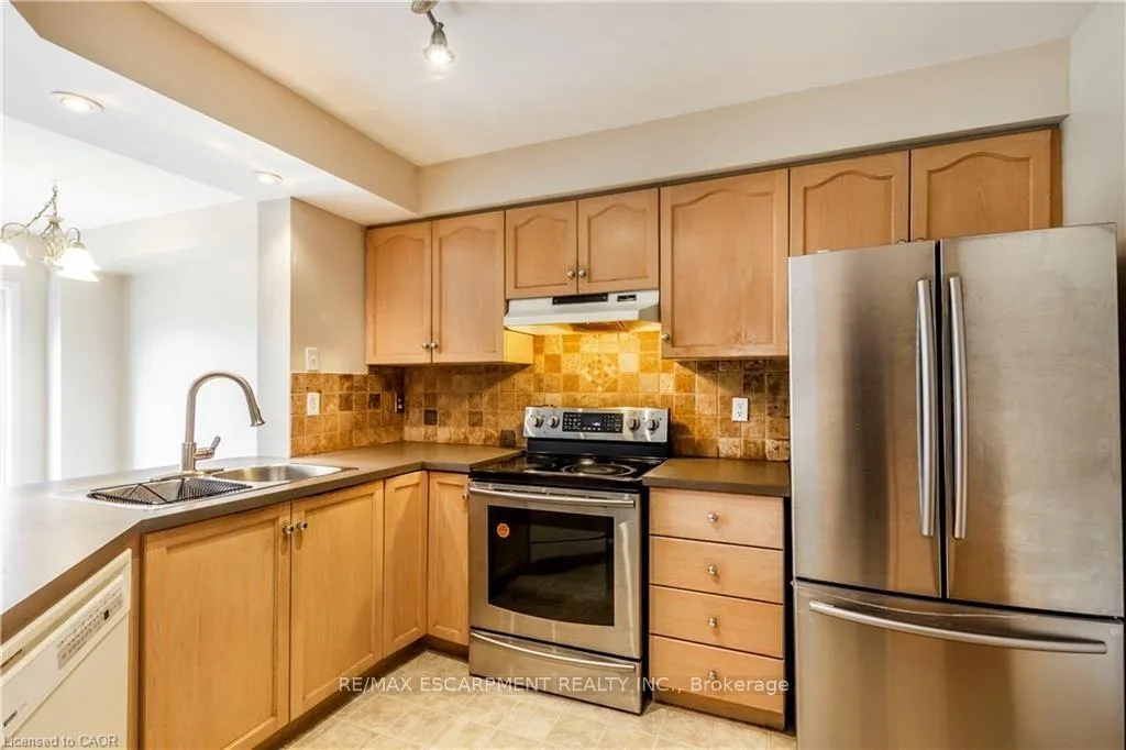 Photo 16 of 74 Foxborough Drive, Hamilton, Ancaster — HOMEH
