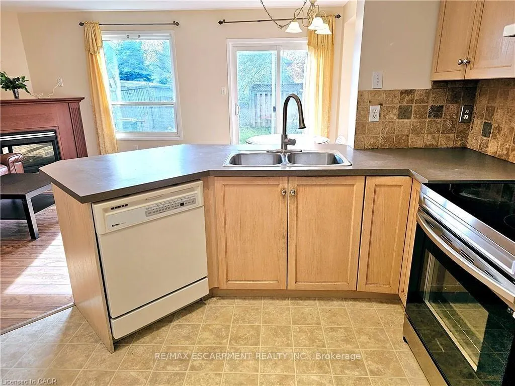 Photo 17 of 74 Foxborough Drive, Hamilton, Ancaster — HOMEH