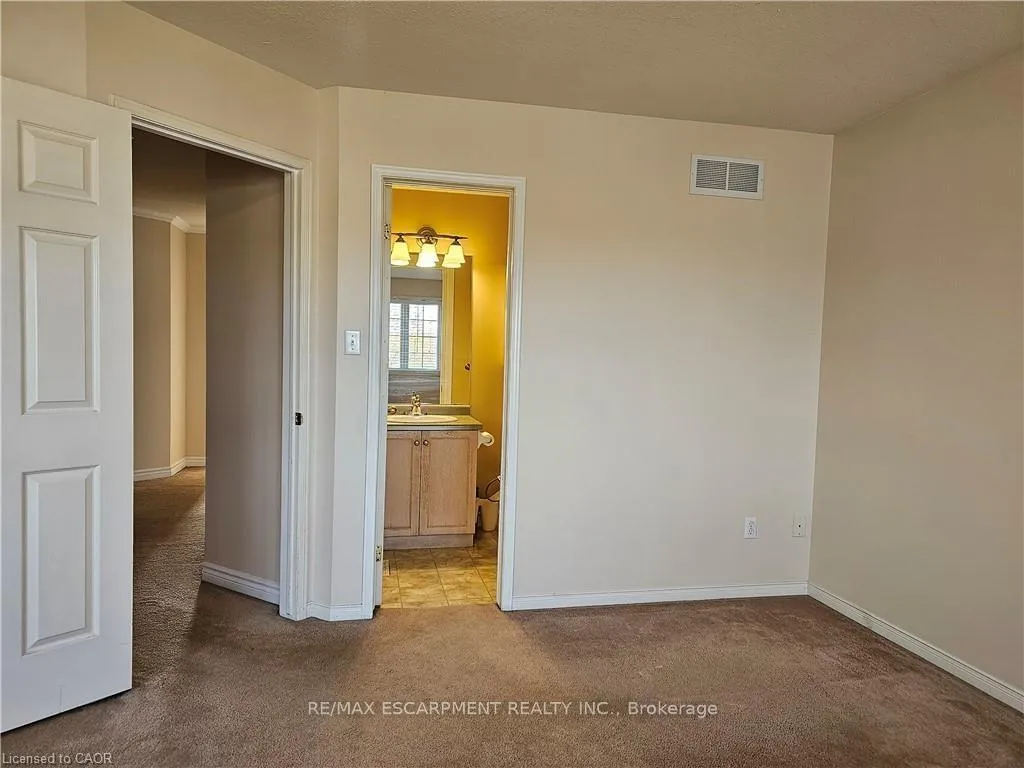 Photo 21 of 74 Foxborough Drive, Hamilton, Ancaster — HOMEH