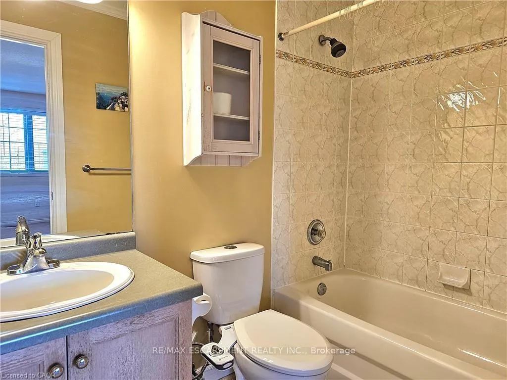 Photo 23 of 74 Foxborough Drive, Hamilton, Ancaster — HOMEH