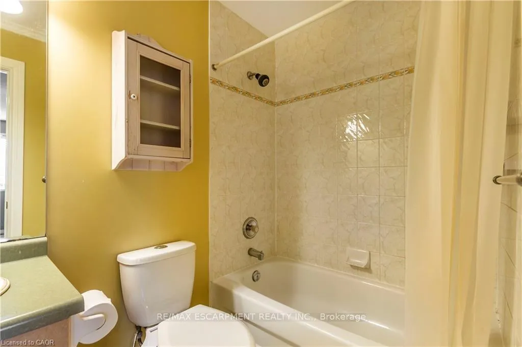 Photo 24 of 74 Foxborough Drive, Hamilton, Ancaster — HOMEH