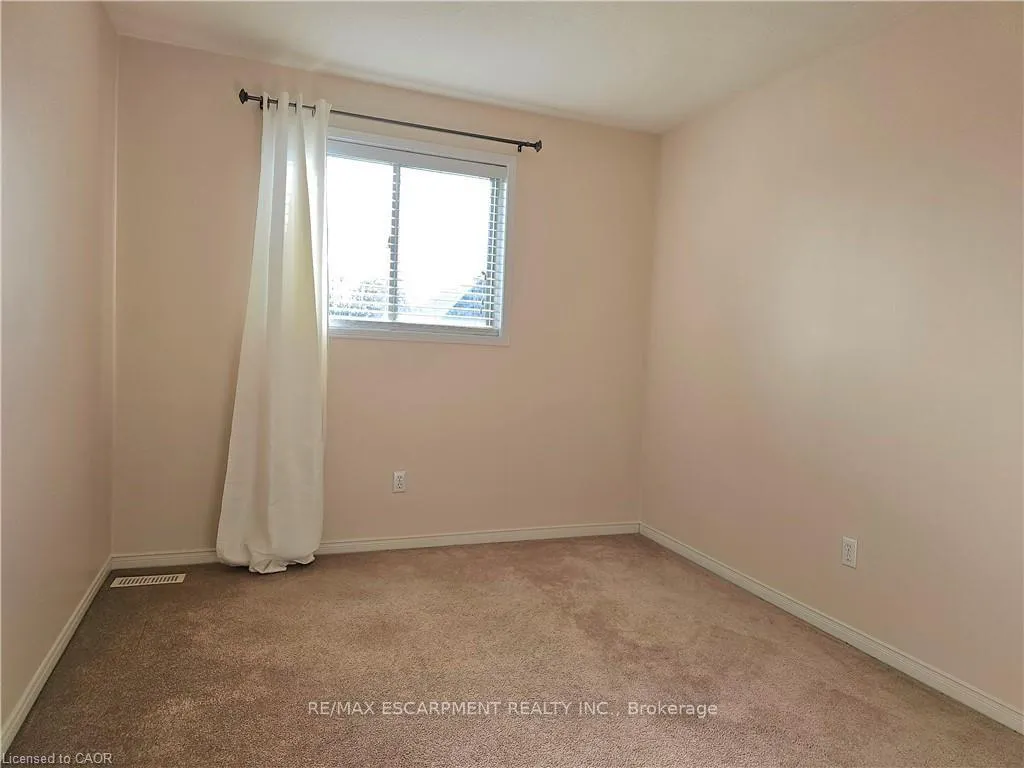 Photo 28 of 74 Foxborough Drive, Hamilton, Ancaster — HOMEH