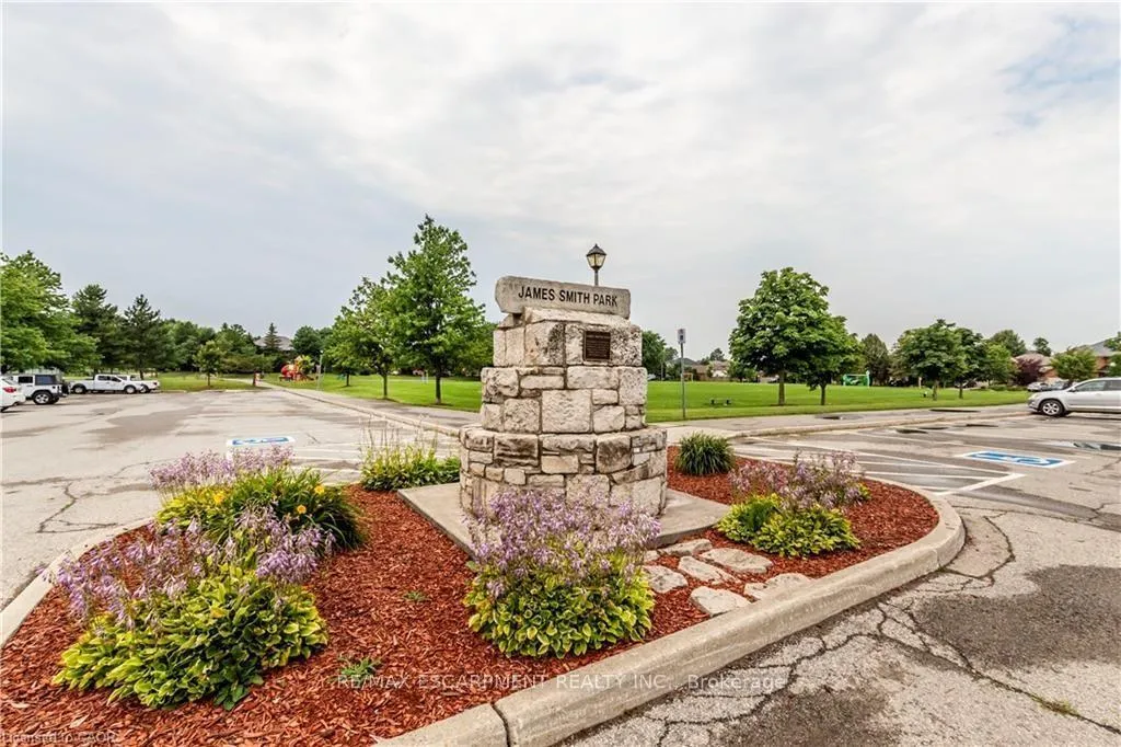 Photo 41 of 74 Foxborough Drive, Hamilton, Ancaster — HOMEH