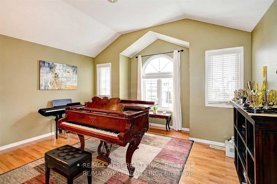Photo 7 of 10 Verona Street, Kitchener, Huron Park — HOMEH